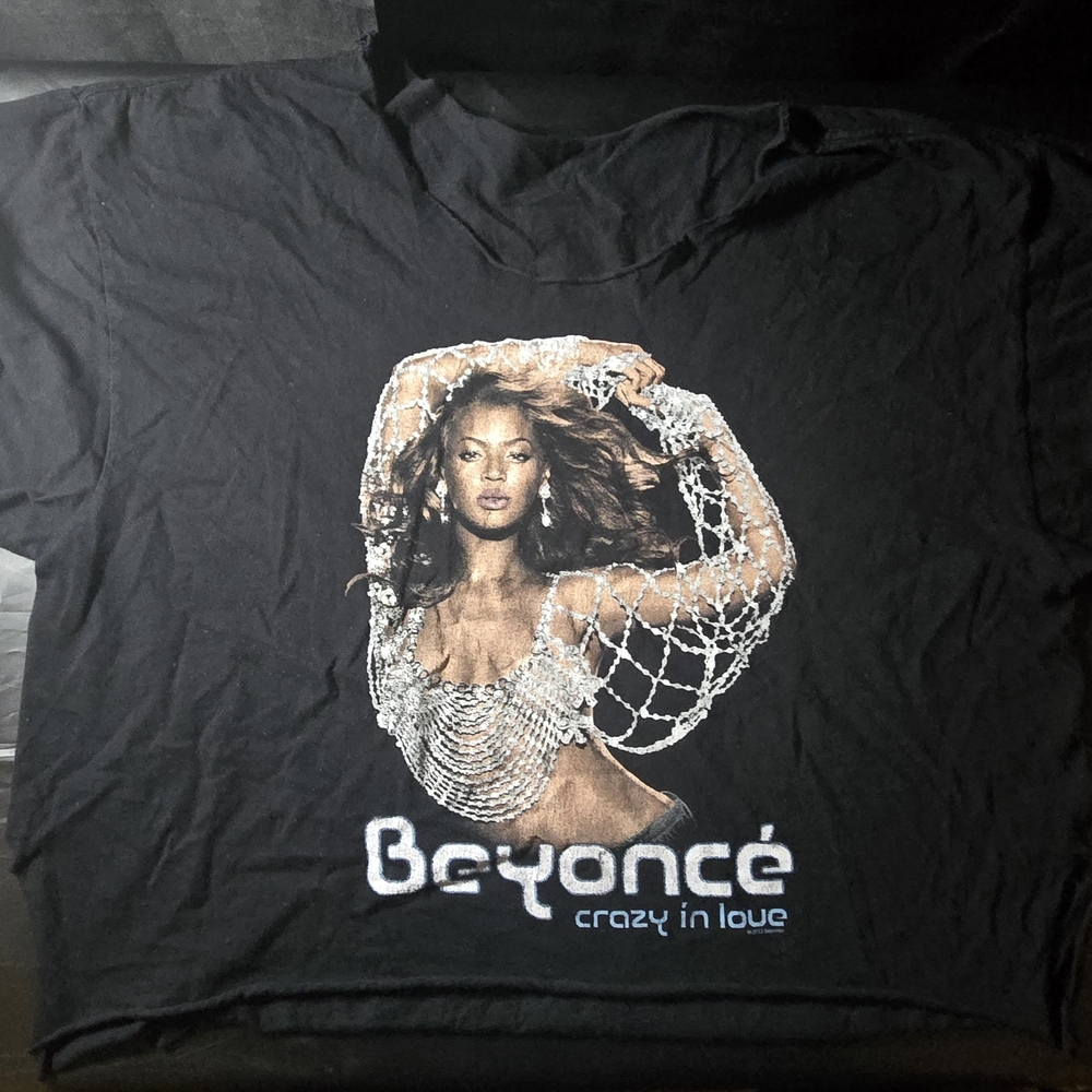 Vintage Beyoncé 2003 Verizon Crazy In Love Tour Distressed Crop Top Large